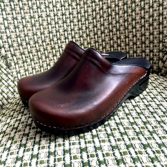 Dansko Shoes - Dansko Sonja oiled clogs